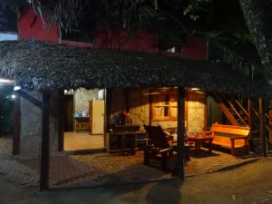 070_0147 Ecuador - Montanita - Hidden House 